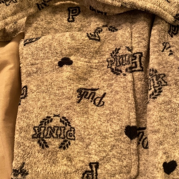 VS PINK Robe - Picture 5 of 6